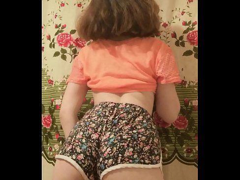 ❤️ La joven sexy hace un striptease grabando sus calzoncillos en la cámara Porno vk en es.goodseller.top ❌️